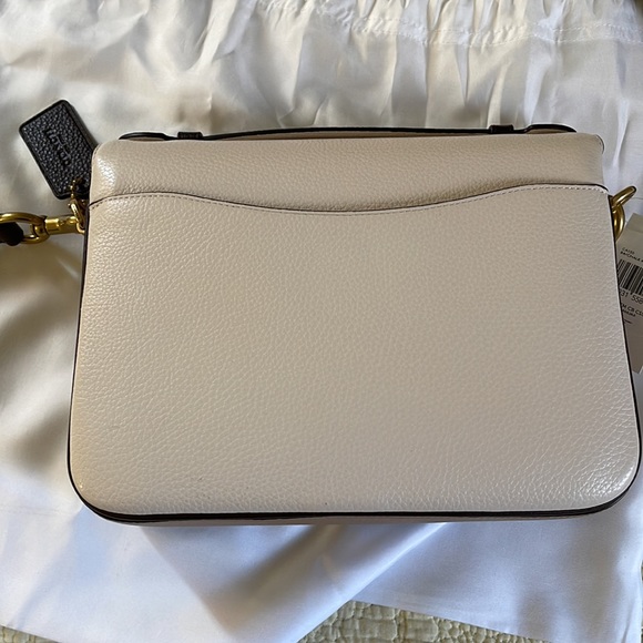 Coach Cassie - Picture 6 of 11